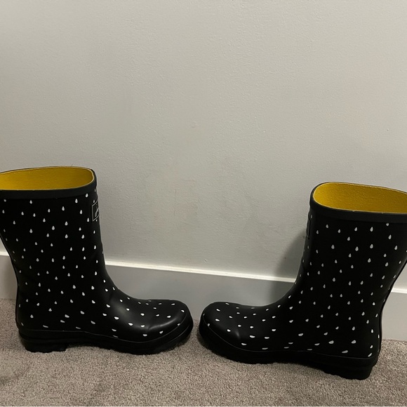 Cute polka dot dark blue almost black and raindrop white size 9 nearly new boots - Picture 11 of 12